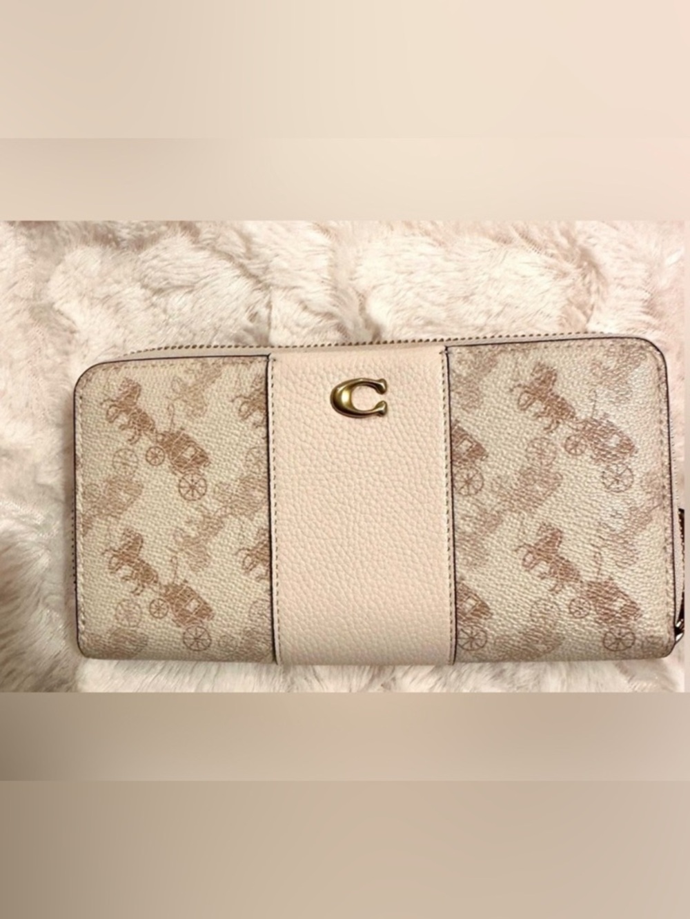 Coach beige horse and carriage Signature Convertible wallet with Gold 'C'